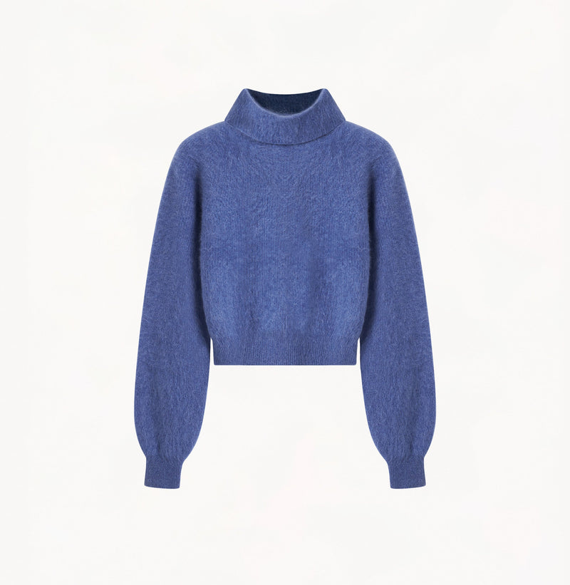 Cropped cashmere turtleneck sweater in blue.