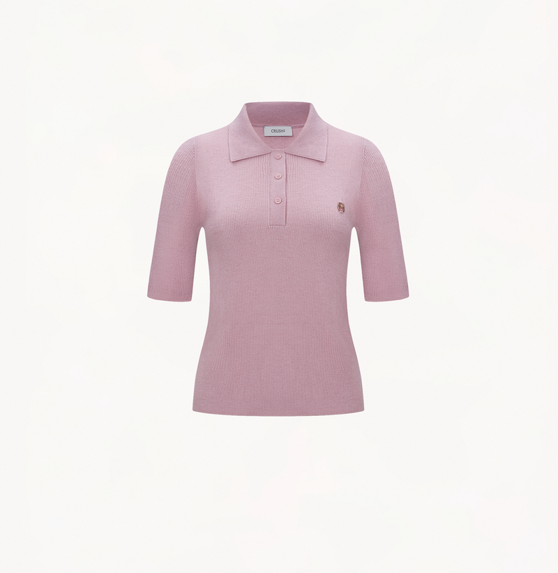 Cashmere polo shirt in dusty rose with short sleeves.