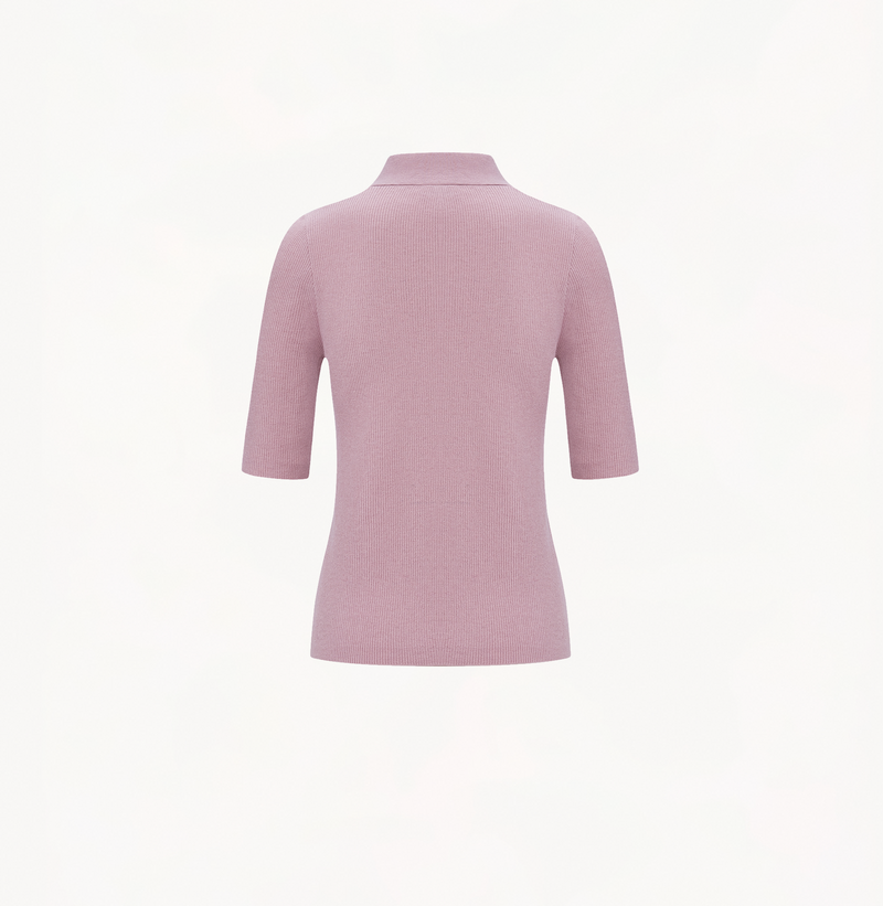 Cashmere polo shirt in dusty rose with short sleeves.