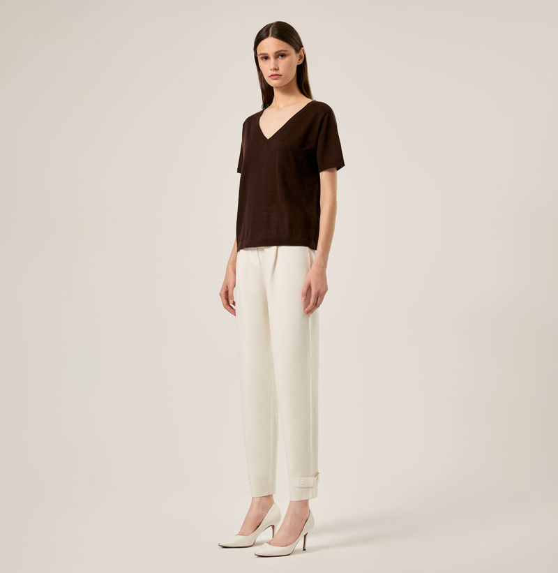 Cashmere v-neck t-shirt for women in white. right-view