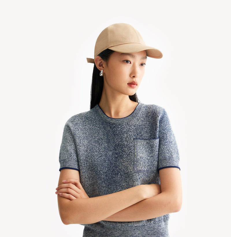 Beige baseball cap in cotton twill with embroidered monogram logo and classic beige tones. front-view.