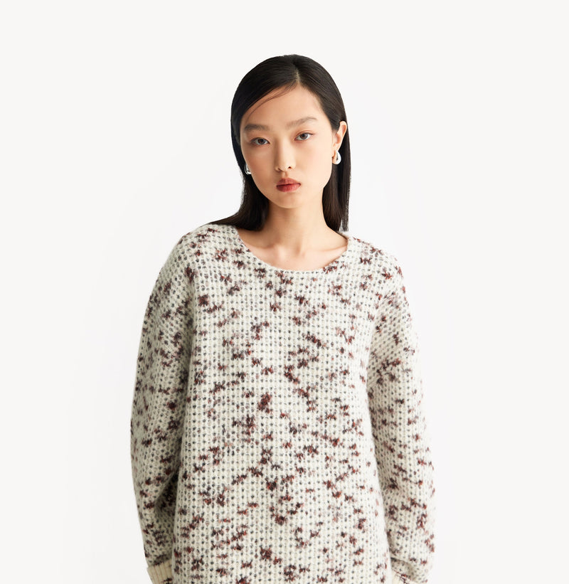Camel melange mens crewneck sweater in wool blend with fancy yarn oversized fit seamless neckline and turned up cuffs. left-view.