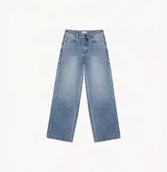 Classic blue mid waist straight jeans.