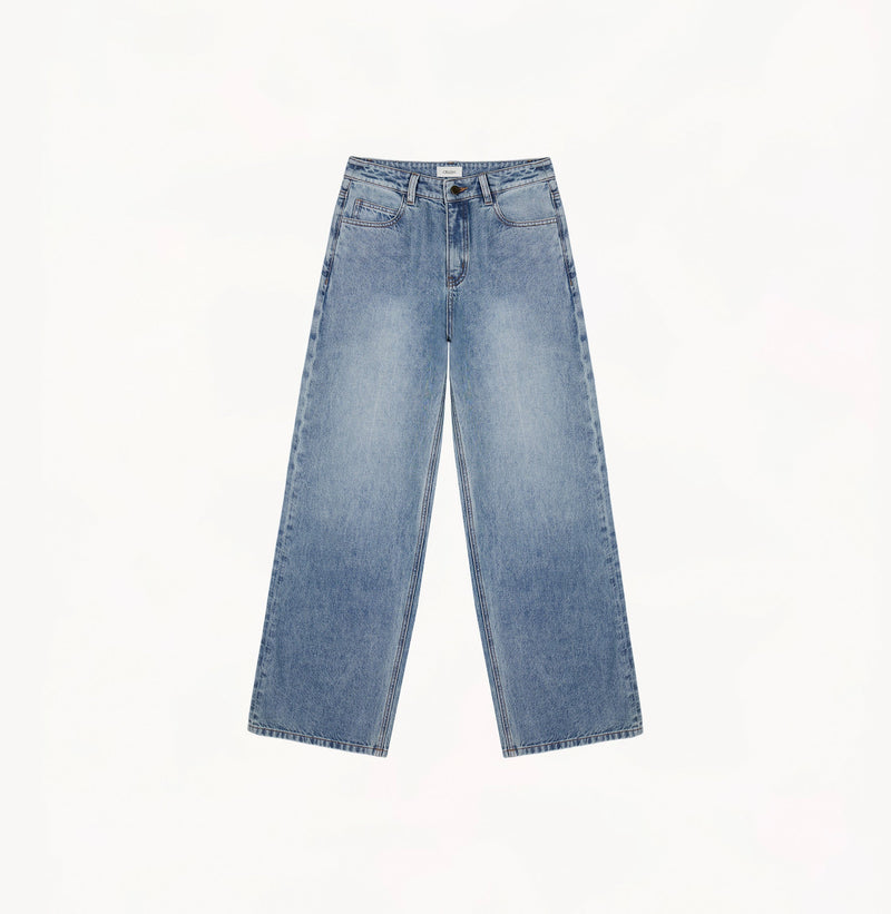 Classic blue mid waist straight jeans.