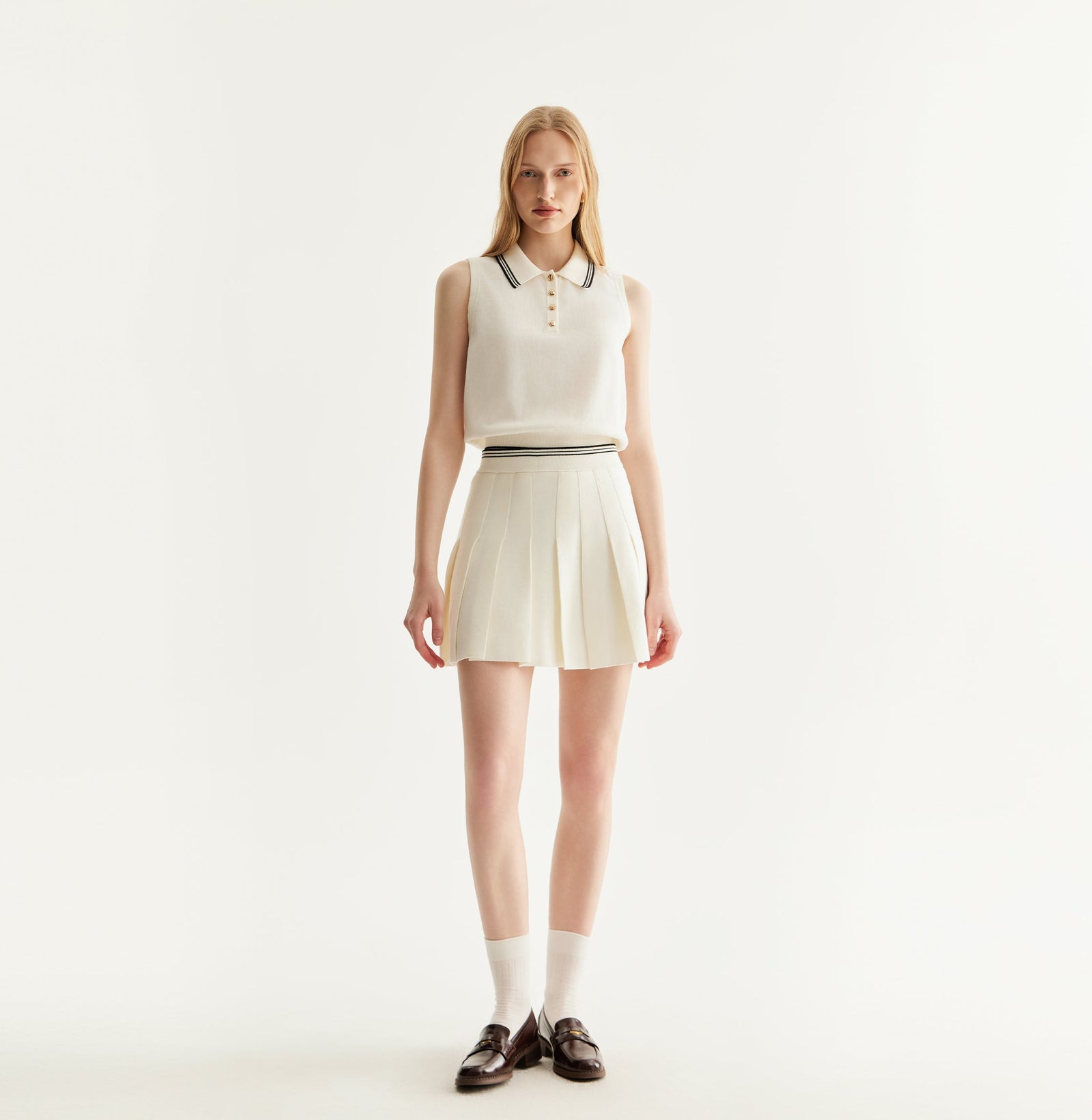 white-pleated-mini-skirt-