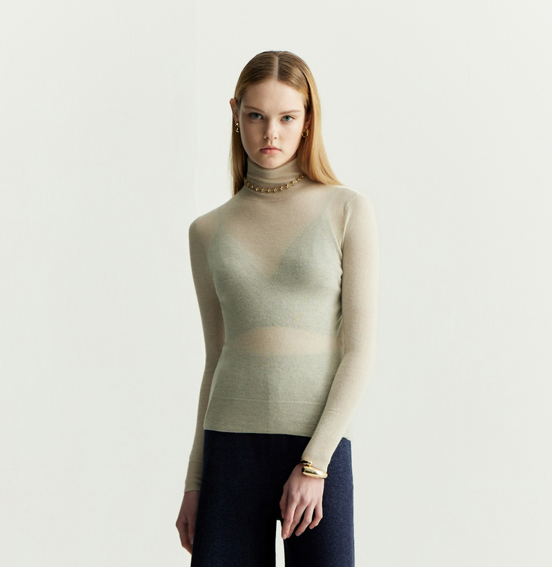 Cashmere turtleneck top for women in white.