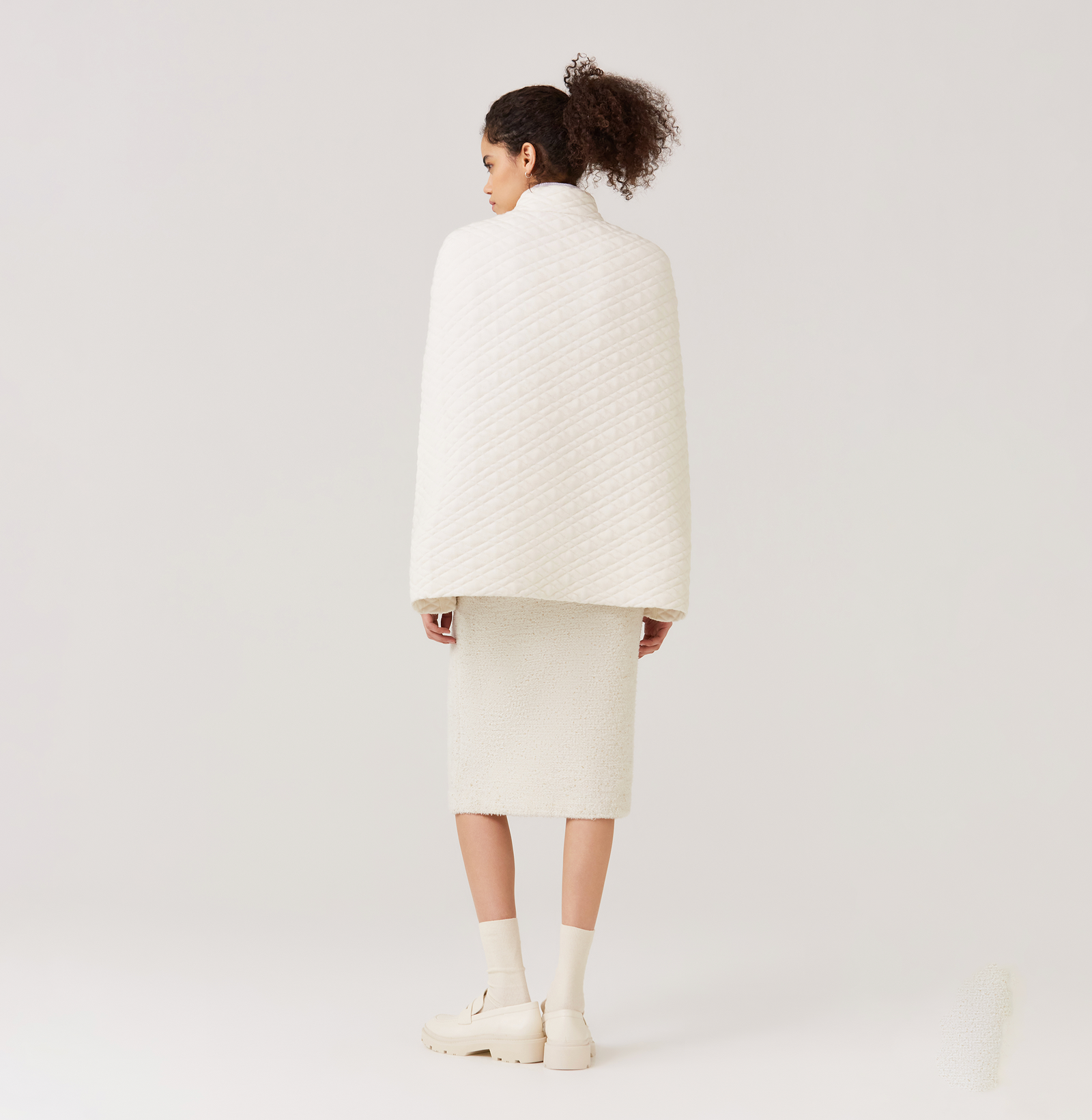 QUILTED-KNIT CAPE-WHITE – CRUSH Collection