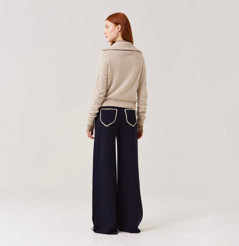 Cashmere sweater with lapel collar in beige.
