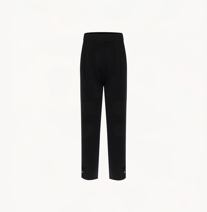 Pleated tapered-pants in black
