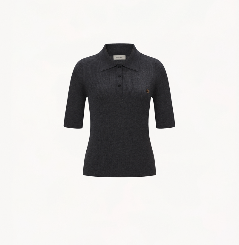 Cashmere polo shirt in dark grey with short sleeves.