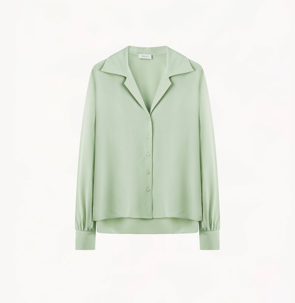 Green silk shirt with lapel and puff sleeves.