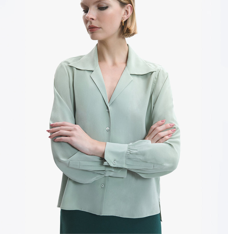 Green silk shirt with lapel and puff sleeves.