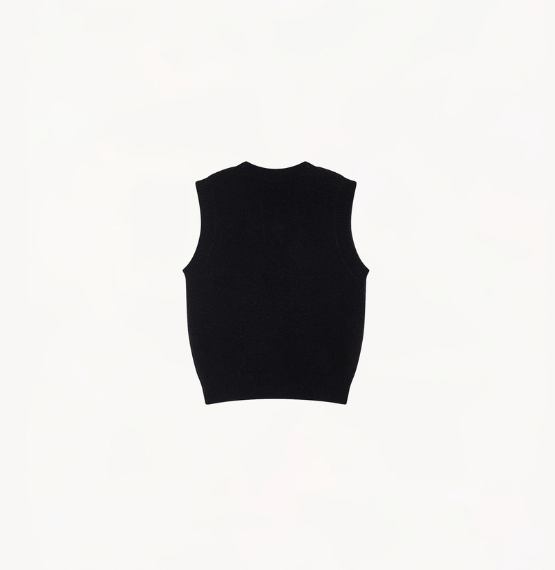 Colorblocked tank top with a heart in black.