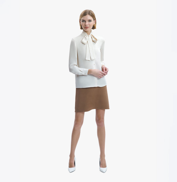 Mulberry silk shirt with long sleeves and ribbons in cream beige.