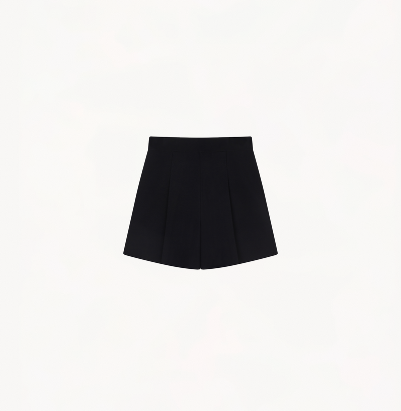 Pleated shorts for women in black.