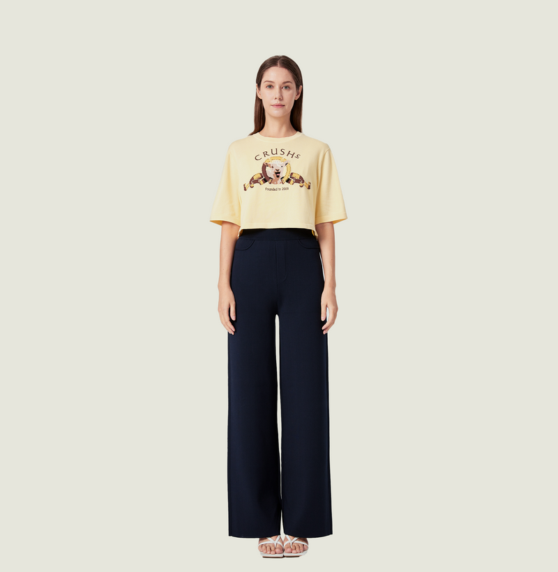 crop top in yellow, front-view