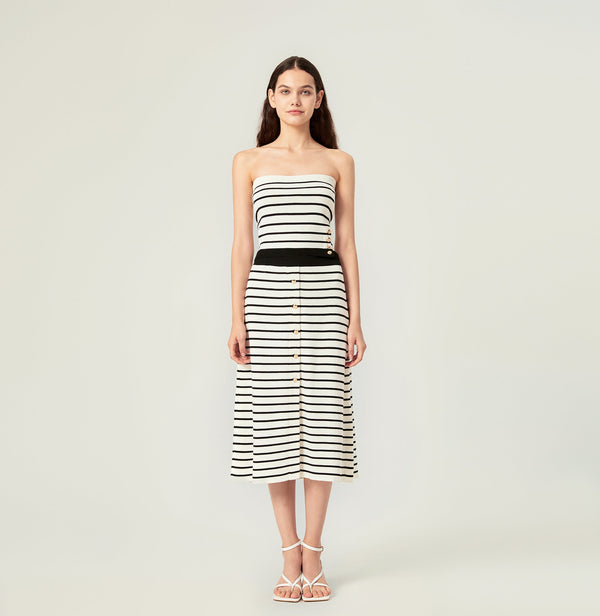 Striped tube top in black white. front-view
