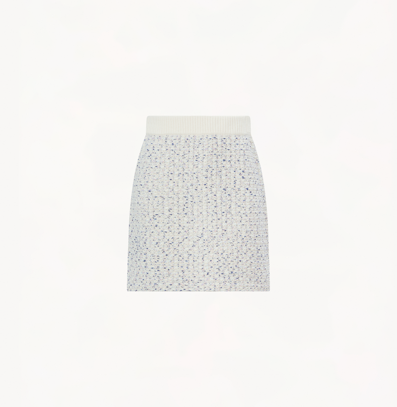 Wool boucle skirt in white.