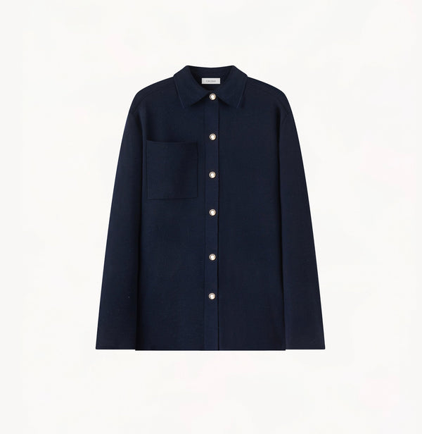 Wool jacket shirt with metal buttons in navy.